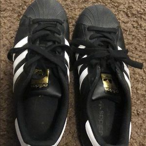 Like new men’s adidas superstar black and white